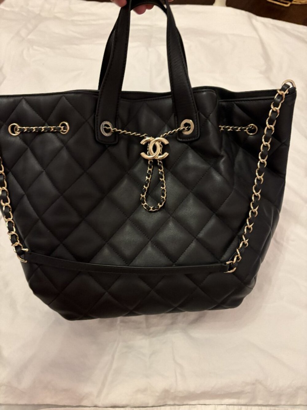 NEW BLACK CHANEL LARGE DWELLER DRAWSTRING TOTE